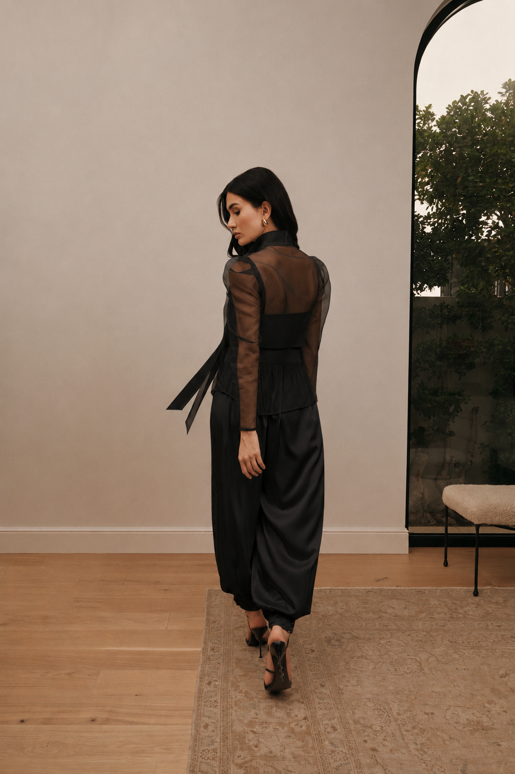Noir Eva Blouse